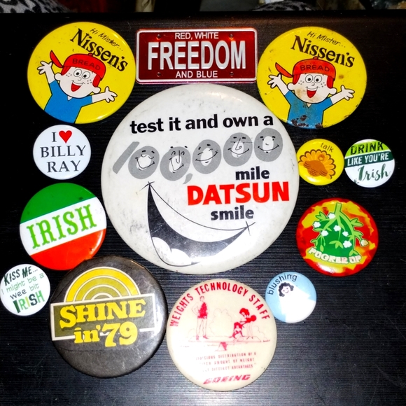 Huge lot of collectible vintage pinback buttons - Picture 1 of 1